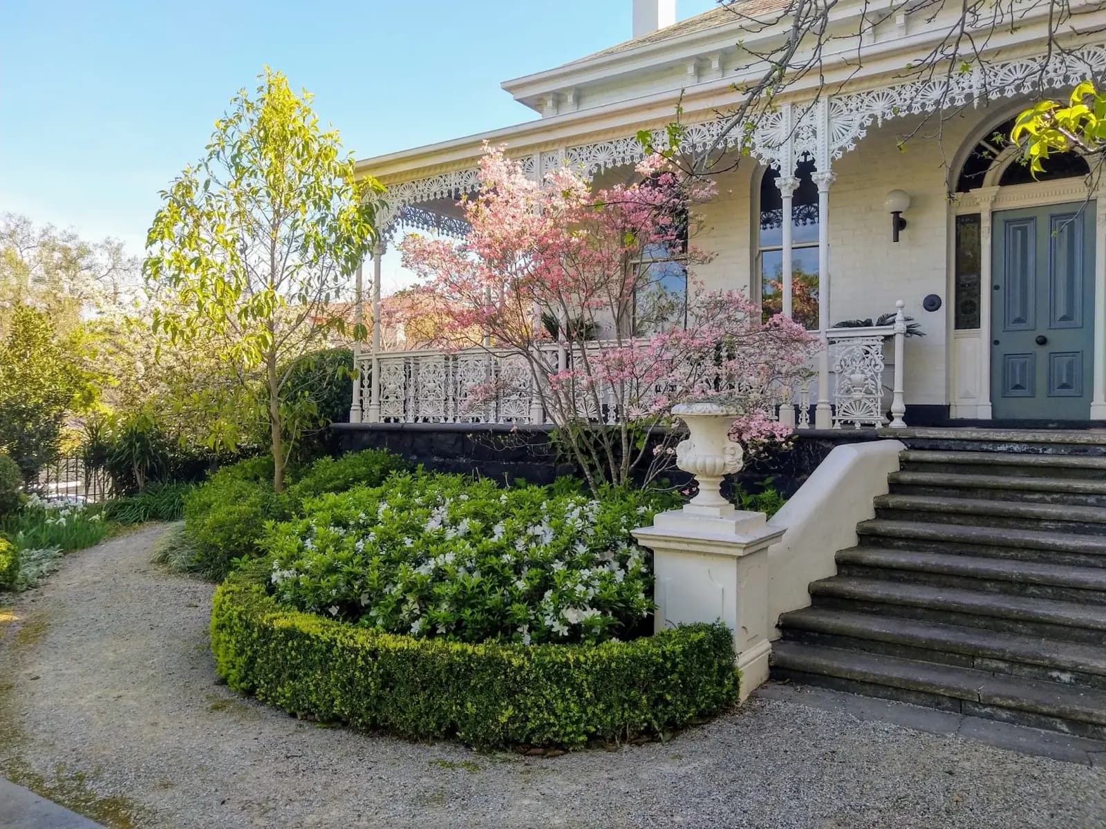 Heritage Melbourne home with beautifully maintained garden by ABS Horticulture